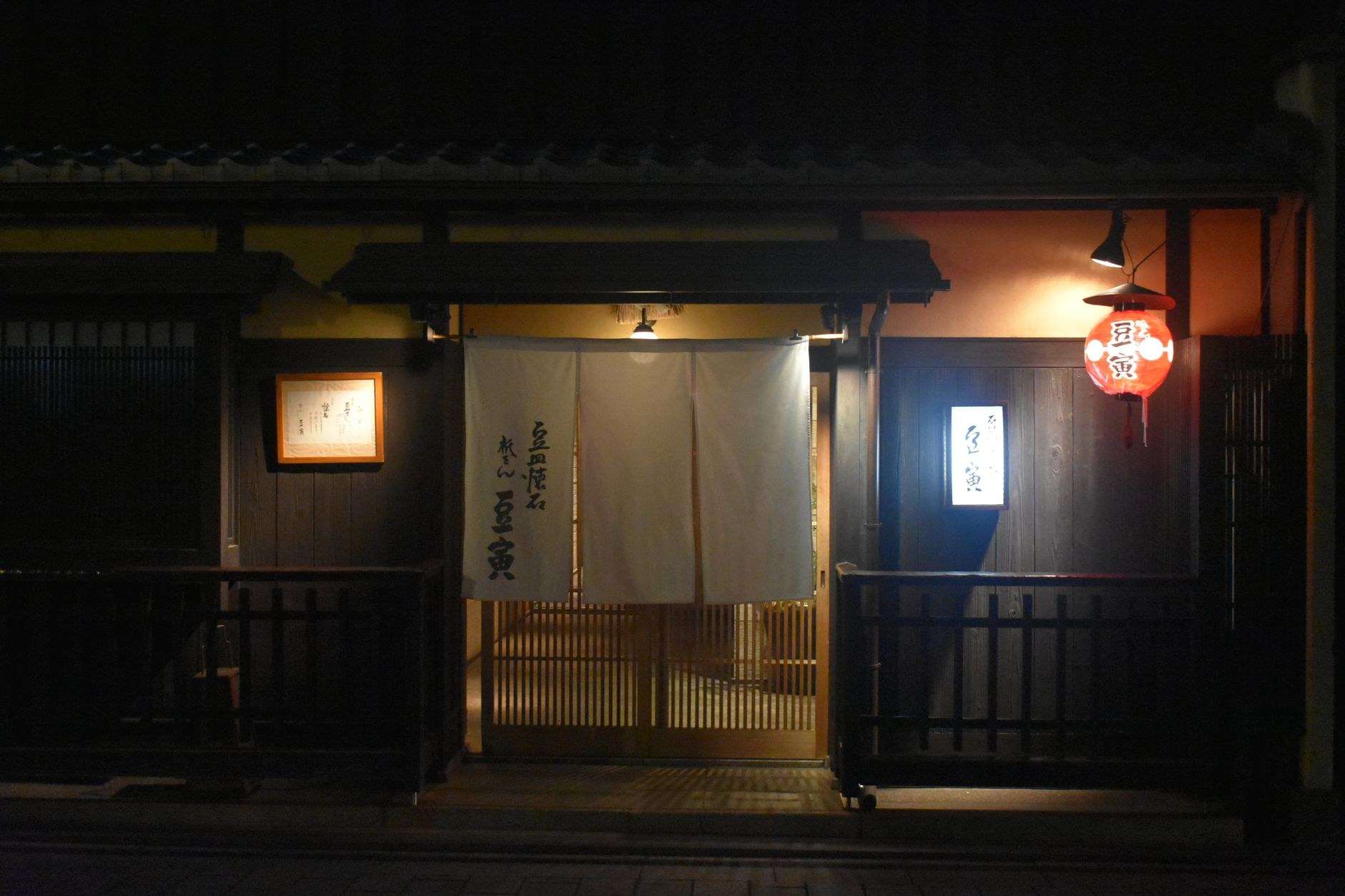 쇼군즈카 전망대에서 바라본 교토 시내와 해 질 녘의 보랏빛 하늘입니다.
