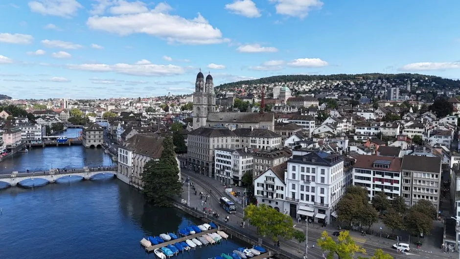 From the quiet trees of Lindenhof, you get a beautiful elevated view overlooking the Limmat River and the city rooftops.