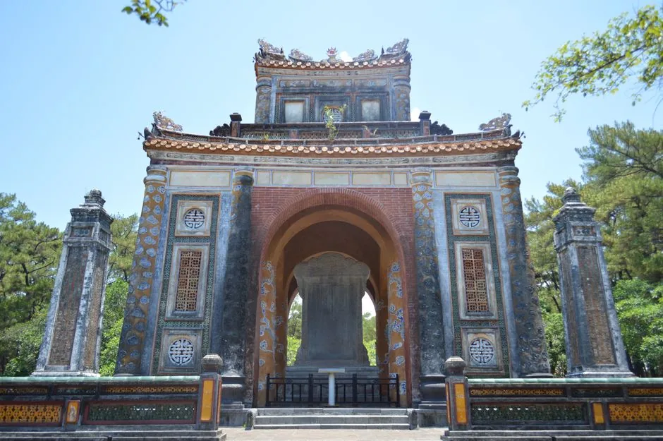 공주 송산리고분군 무령왕릉 입구 모습입니다.