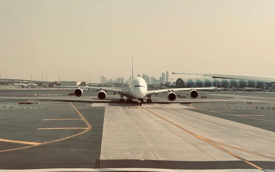 두바이 공항 내에서 아이와 짧게 휴식할 수 있는 스누즈큐브 숙박 시설입니다.